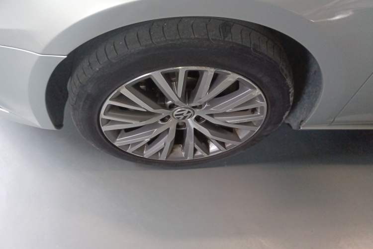 Used Volkswagen FAW-Volkswagen CC 2018 1.8TSI Luxury Model Left Front Wheel Hub