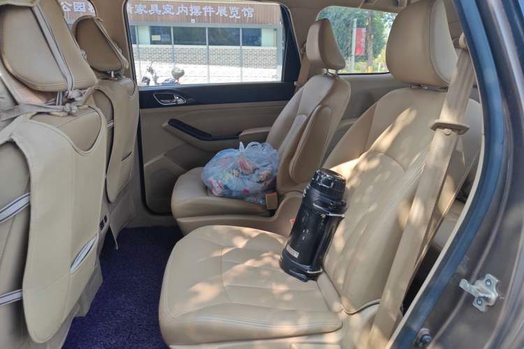 Used Baojun 730 2014 1.5L manual Comfort version 7 seats