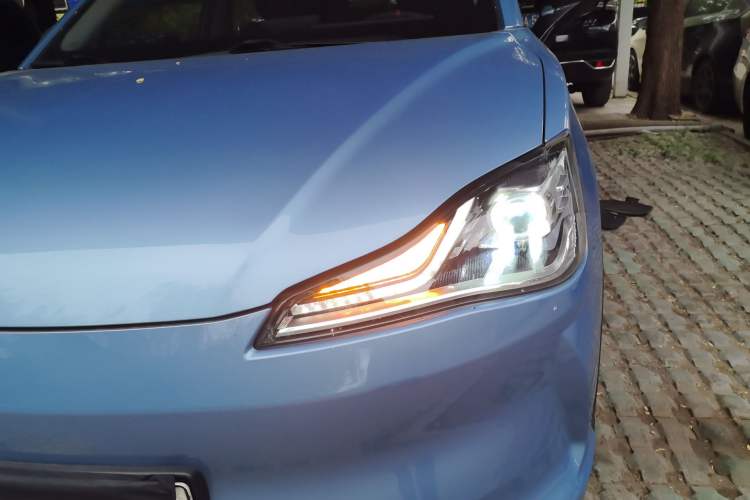 Used NETA V 2021 Standard Range Entertainment Version – Upgraded Model Left Front Headlight