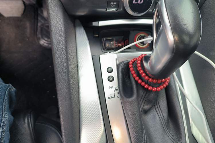 Used DS 5 2013 1.6T Luxury Edition THP160 Gear Lever