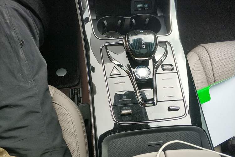 Used BYD Han 2024 EV Glory Edition 605KM Front-Wheel-Drive Premium Model
