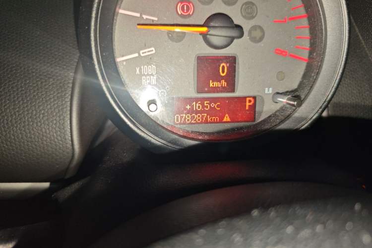 Used MINI Countryman 2014 1.6T COOPER ALL4 Fun Odometer Close Up