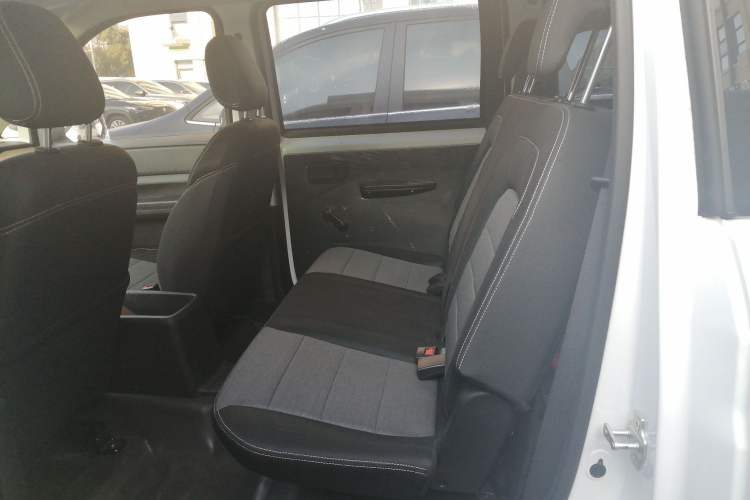 Used Wuling Hongguang PLUS 2019 1.5T Manual Standard Edition 5 Seats
