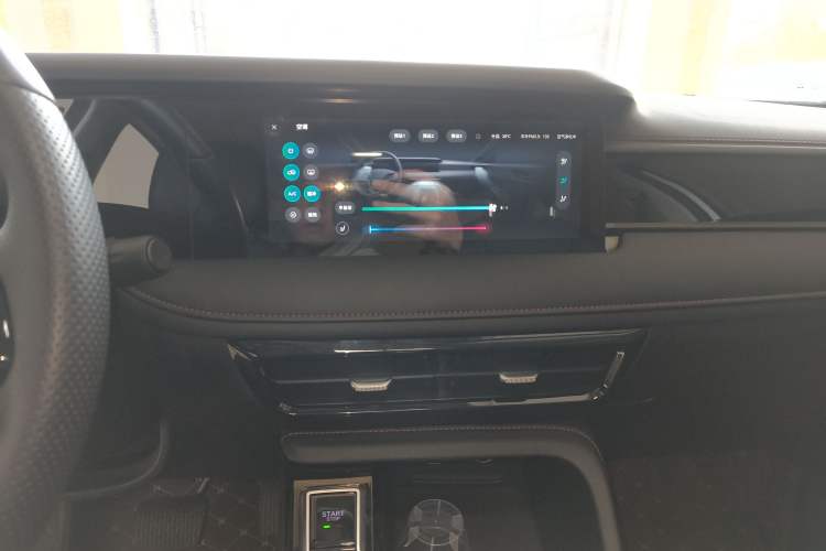 Used Roewe i5 2023 1.5L CVT Luxury Edition Audio And AC Panel