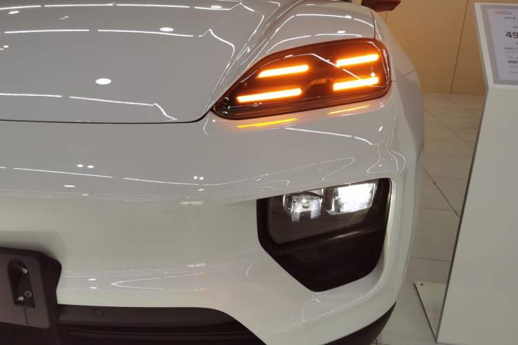 Used Porsche Macan 2024 Macan Long Range Edition
