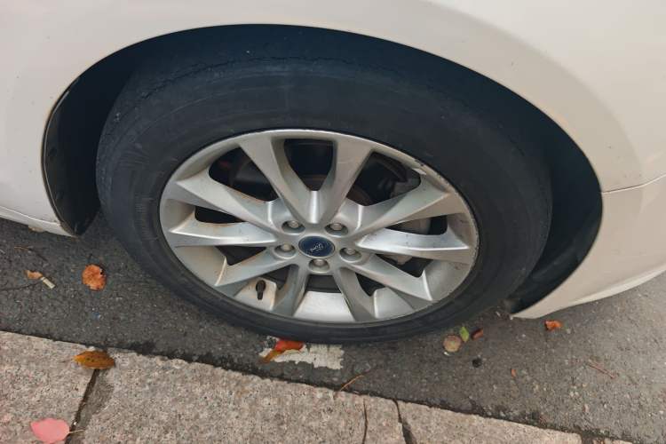 Used Ford Mondeo 2017 EcoBoost 180 Stylish Model Right Front Wheel Hub