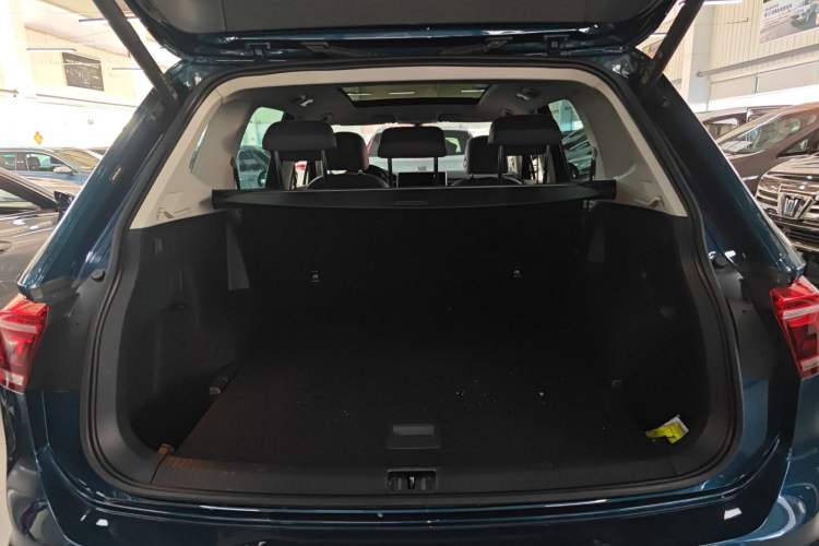 Used Volkswagen Tiguan L 2022 330TSI Automatic Two-Wheel Drive R-Line Enhanced Edition Trunk