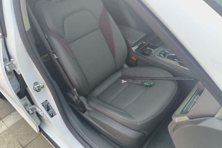 Used Chevrolet Malibu 2017 1.5T Automatic Luxury Edition Right Front Seat