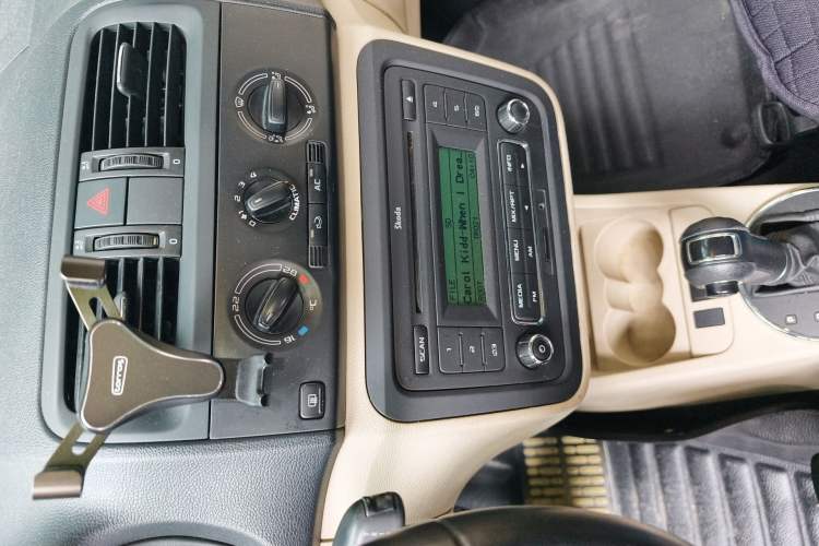 Used Skoda Fabia 2012 1.4L Automatic Crystal Edition Audio And AC Panel