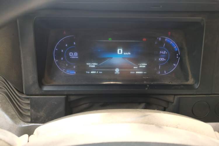 Used Dongfeng Yufeng 2023 V9+ 2.0T Manual Front-Wheel-Drive Multi-Function Mid-Roof Van with 7/8/9 Seats Instrument Cluster