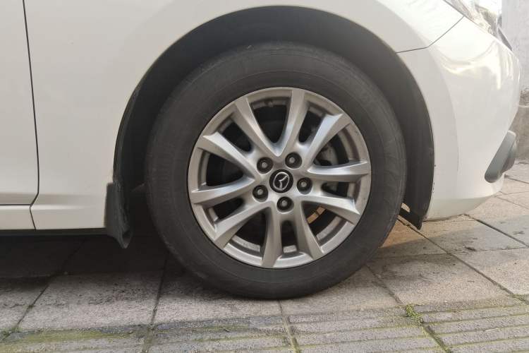 Used Mazda Mazda 3 Axela 2014 Sedan 1.5L Automatic Luxury Model