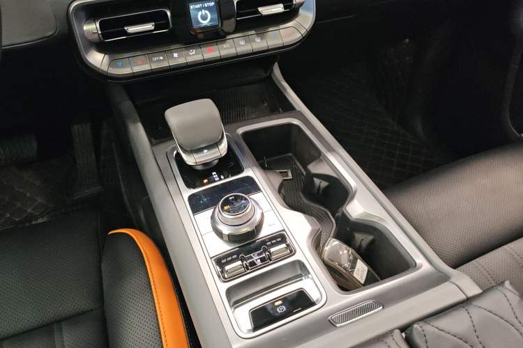 Used BAIC Off-Road BJ40 2024 2.0T All-New Urban Hunter Edition Chivalrous Style