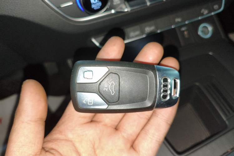 Used Audi Q5L 2023 40T Fashionable and Elegant Version
