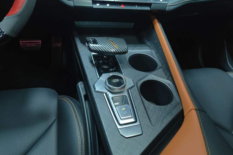 Used CHANGAN UNI-V 2022 1.5T Prestige Version Gear Lever