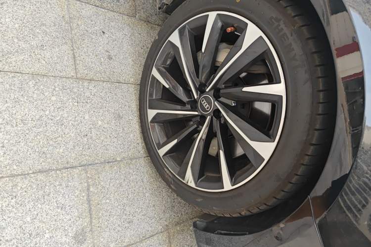 Used Audi A7L 2022 55 TFSI quattro S-line Zhiyuan Crystal Flow Package
