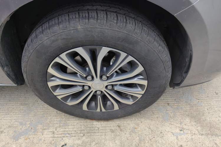 Used Buick GL8 2021 Land Cruiser Executive Class 652T Comfort Model Right Front Wheel Hub