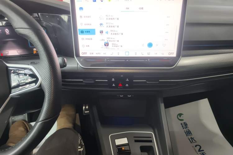 Used Volkswagen Golf 2025 300TSI R-Line
