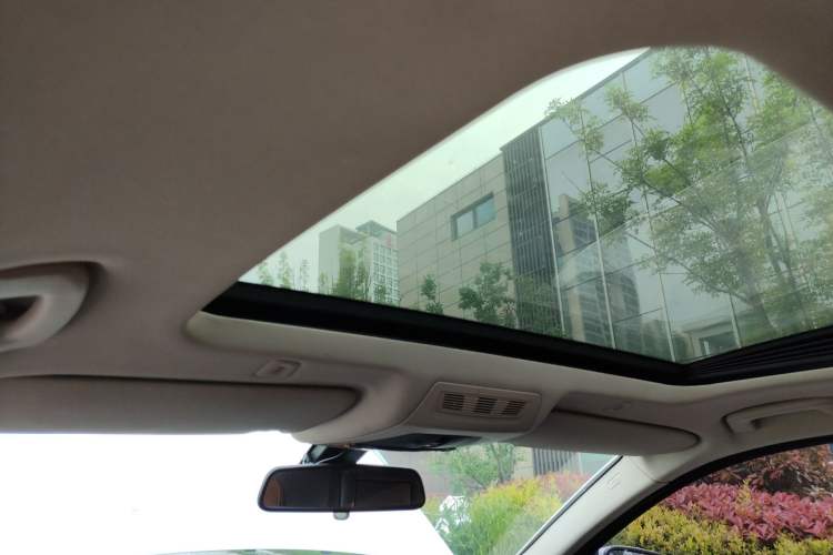 Used BMW 5 Series 2014 525Li Luxury Design Package Headliner