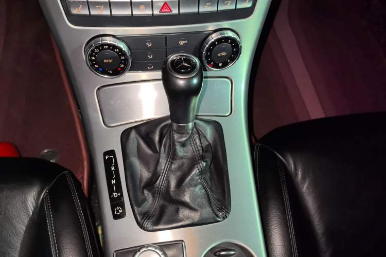 Used Mercedes-Benz SLK-Class 2011 SLK 200 Fashion Model
