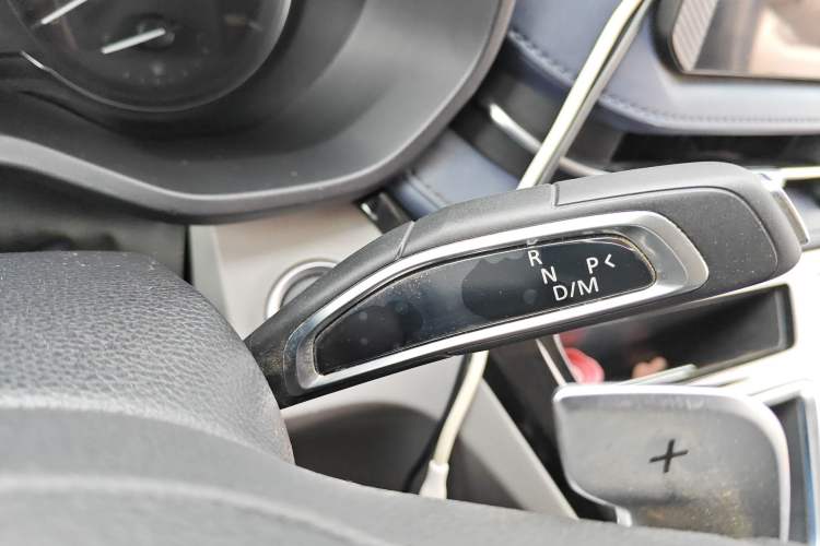 Used SAIC MAXUS Xintu V90 2024 ZhiJie 2.0T Automatic Front-Wheel-Drive Short Wheelbase Mid-Height Design with Single Rear Tire—5/6 Seater