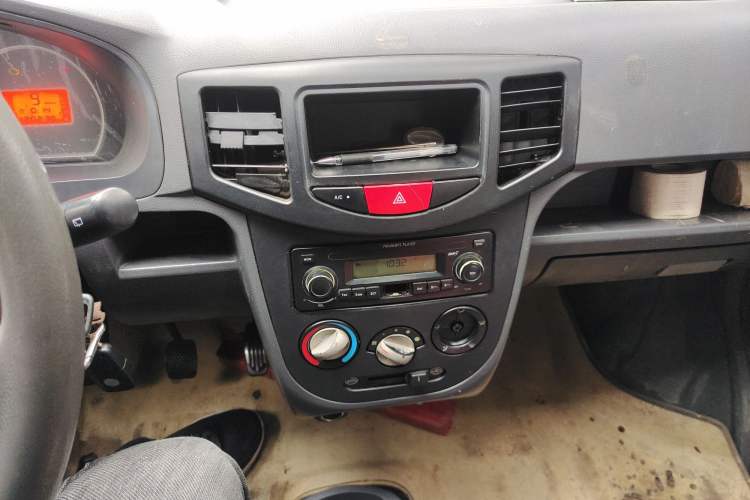 Used BAIC Weiwang 306 2016 1.2L Basic Version 7 Seats A12 China IV Emission Standard Audio And AC Panel