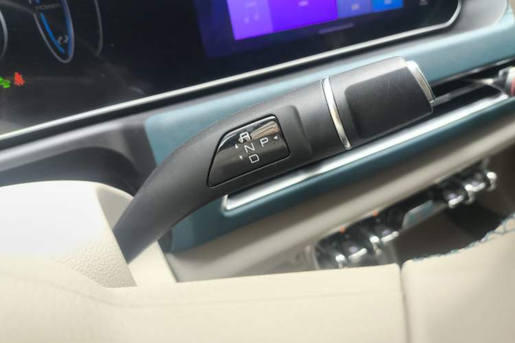 Used ORA Good Cat 2023 401 km Standard Range Luxury Version Lithium Iron Phosphate
