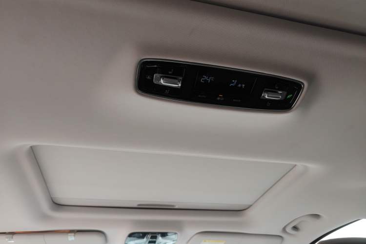 Used Roewe iMAX8 2022 400TGI Celebration Edition
