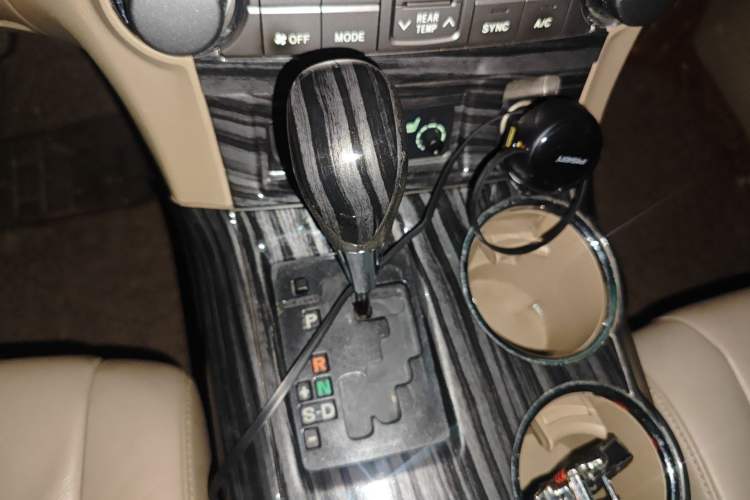 Used Toyota Highlander 2012 3.5L 4x4 7-Seater Luxury Edition Gear Lever