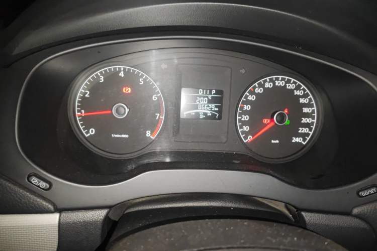 Used Volkswagen Sagitar 2012 1.6L Automatic Comfort Edition Instrument Cluster