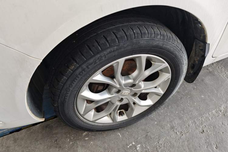 Used Geely Auto Vision 2018 1.5L Manual Happiness Edition Left Front Wheel Hub