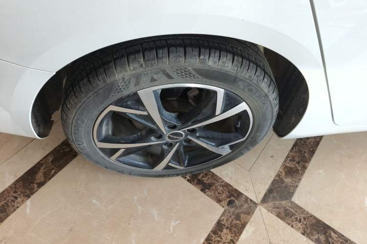 Used Roewe i5 2023 1.5L CVT Luxury Edition Right Rear Wheel Hub