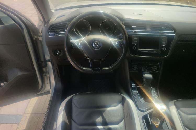 Used Volkswagen Tiguan L 2017 330TSI Automatic Two-Wheel Drive Comfort Edition Steering Wheel