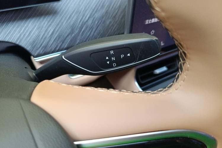 Used Chery Tiggo 8 L 2024 2.0T Two-Wheel Drive Luxury Edition 5 Seats
