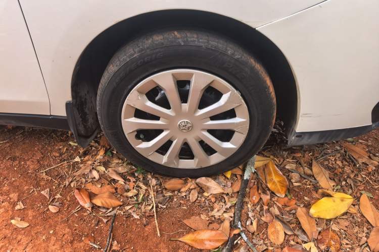 Used Venucia D60EV 2020 Standard Range Smart Drive Edition Right Front Wheel Hub