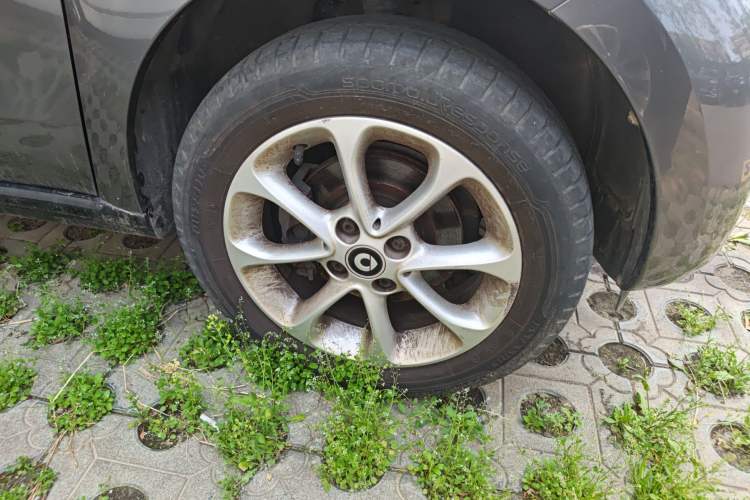 Used smart forfour 2018 1.0L 52 kW Dynamic Edition Right Front Wheel Hub