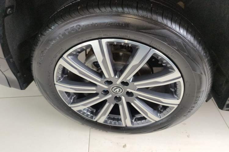 Used CHANGAN CS75 PLUS 2023 3rd Generation 1.5T Automatic Prestige Model Right Rear Wheel Hub