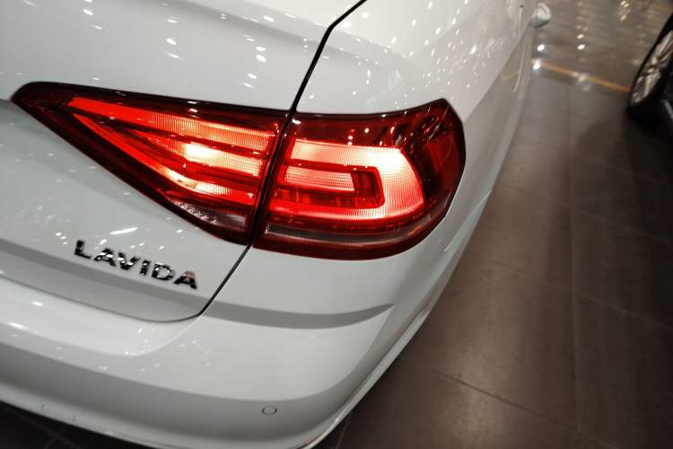 Used Volkswagen Lavida 2017 1.6L Automatic Fashion Edition