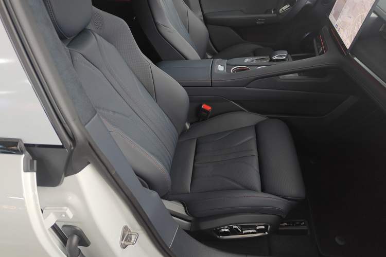 Used Zeekr 001 2026 95° All-Wheel-Drive Max Edition Right Front Seat