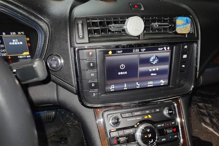 Used Lincoln Continental 2019 2.0T Two-Wheel Drive Luxury Edition China VI Standard Audio And AC Panel