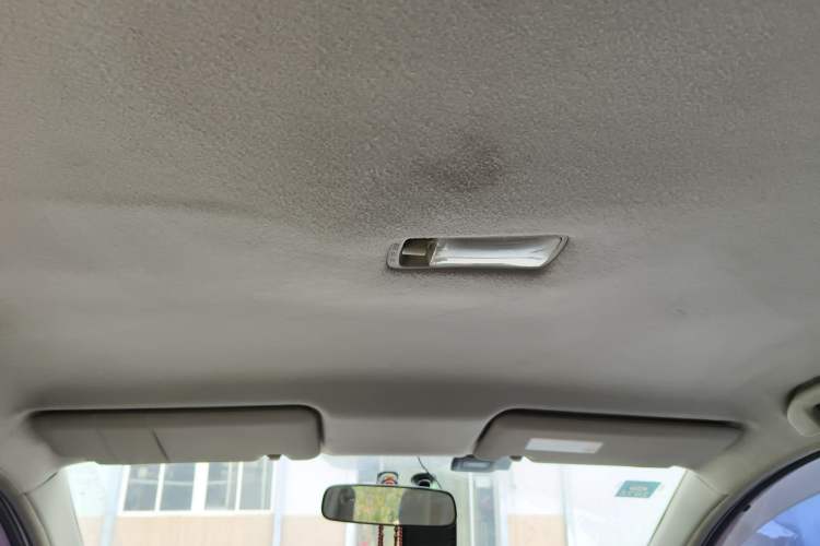 Used Nissan Livina 2010 Jingyue Edition 1.6L Manual All-Around Model Headliner