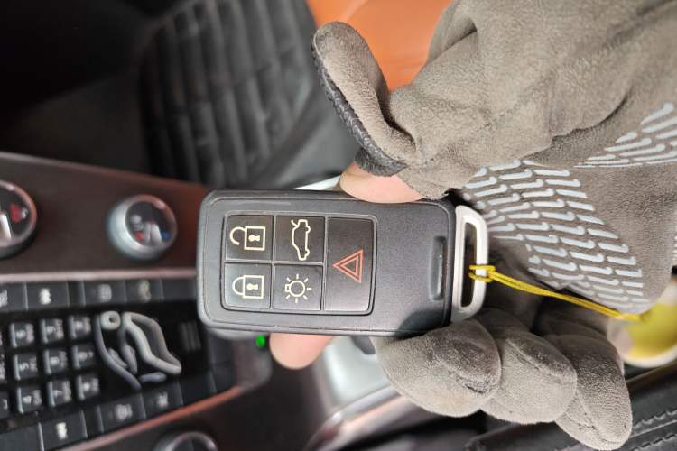 Used Volvo V40 2013 2.0T Zhiyi Edition Vehicle Key