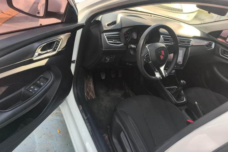 Used Roewe i5 2020 1.5L Manual 4G Connect Luxury Edition