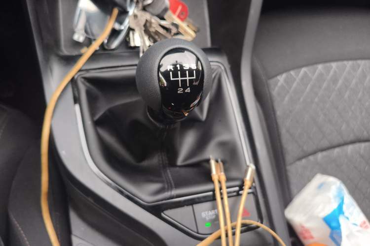 Used Roewe i5 2023 1.5L Manual Comfort Edition Gear Lever