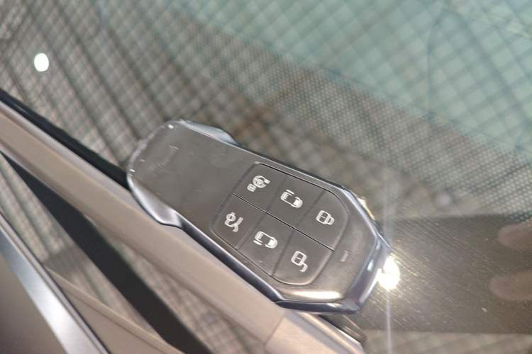 Used XPeng X9 2025 740 Ultra-Long Range Max
