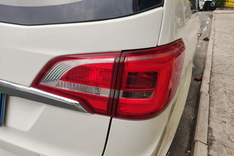 Used Baojun 730 2016 1.5L Manual Comfort Version 7 Seats China V Emission Standard Right Rear Taillight