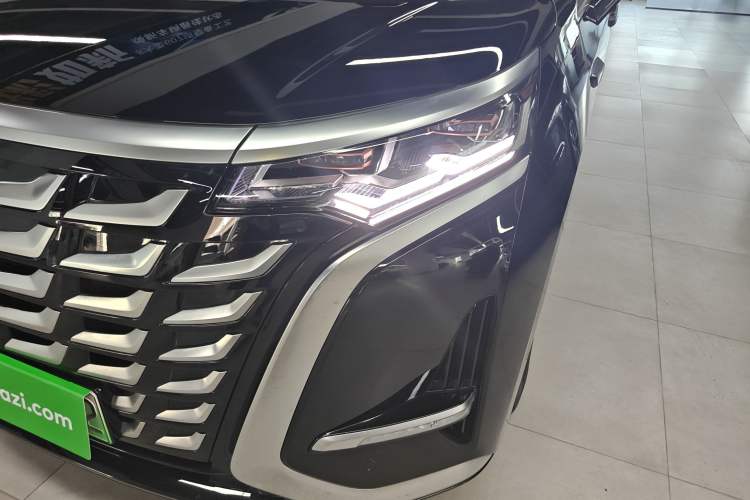 Used Denza D9 2025 DM-i Smart Drive 1020 Four-Wheel Drive Deluxe Model