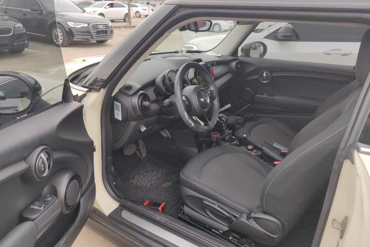 Used MINI 2014 1.5T COOPER Fun
