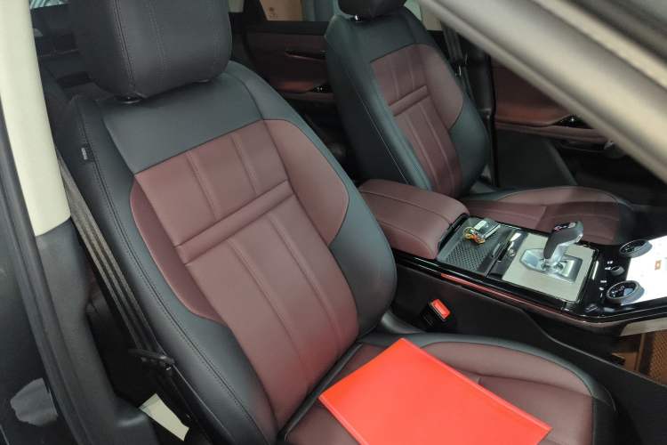 Used Land Rover Range Evoque 2023 Aurora L 249 PS Luxury Edition Right Front Seat