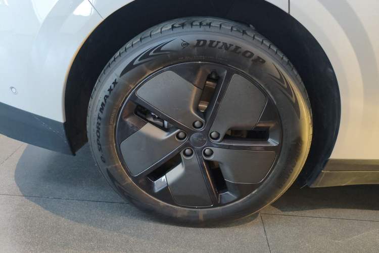 Used Li Auto i6 2025 Model Two-Wheel-Drive Standard Type Right Rear Wheel Hub