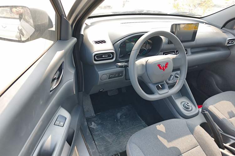 Used Wuling Hongguang New Energy 2024 All-Electric Model 300KM Standard Version
